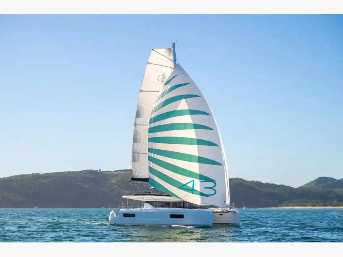 LAGOON 43