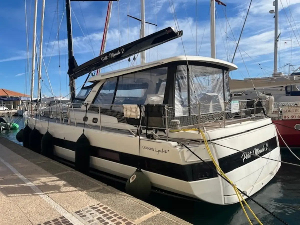 OCEANIS YACHT 62