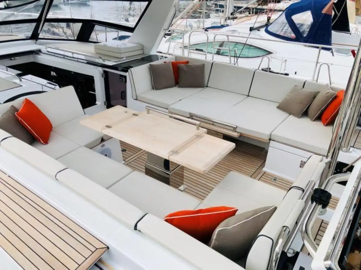 OCEANIS YACHT 62