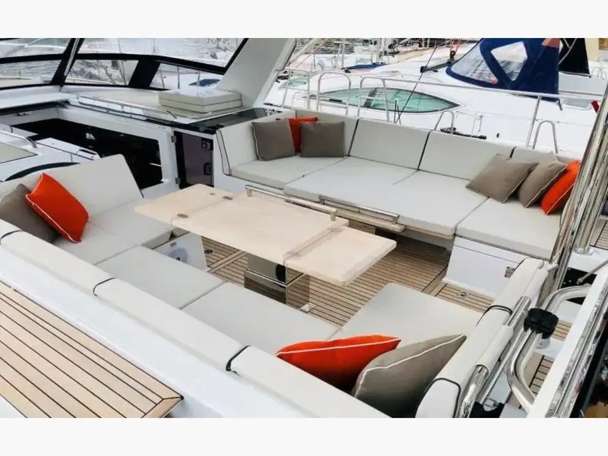 Oceanis Yacht 62