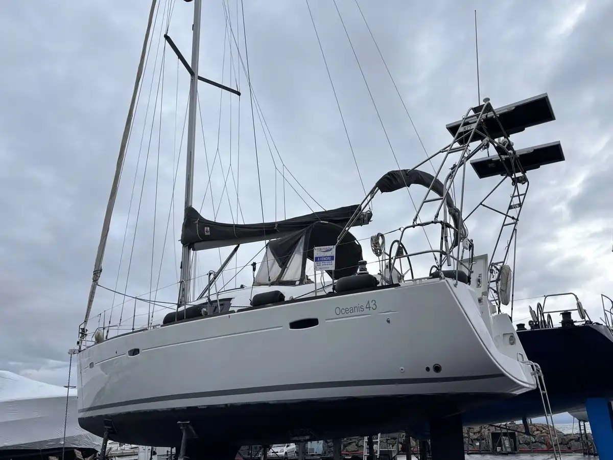 OCEANIS 43 