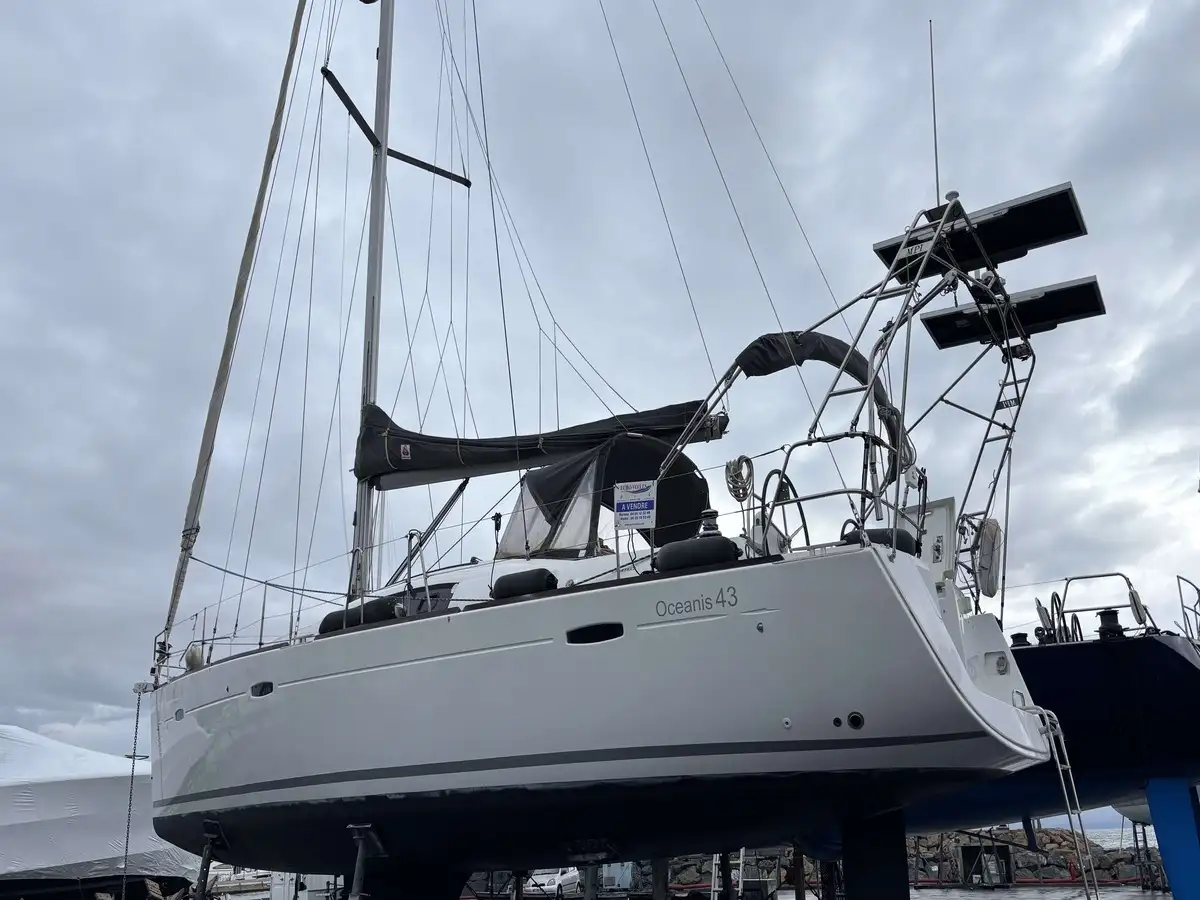 OCEANIS 43