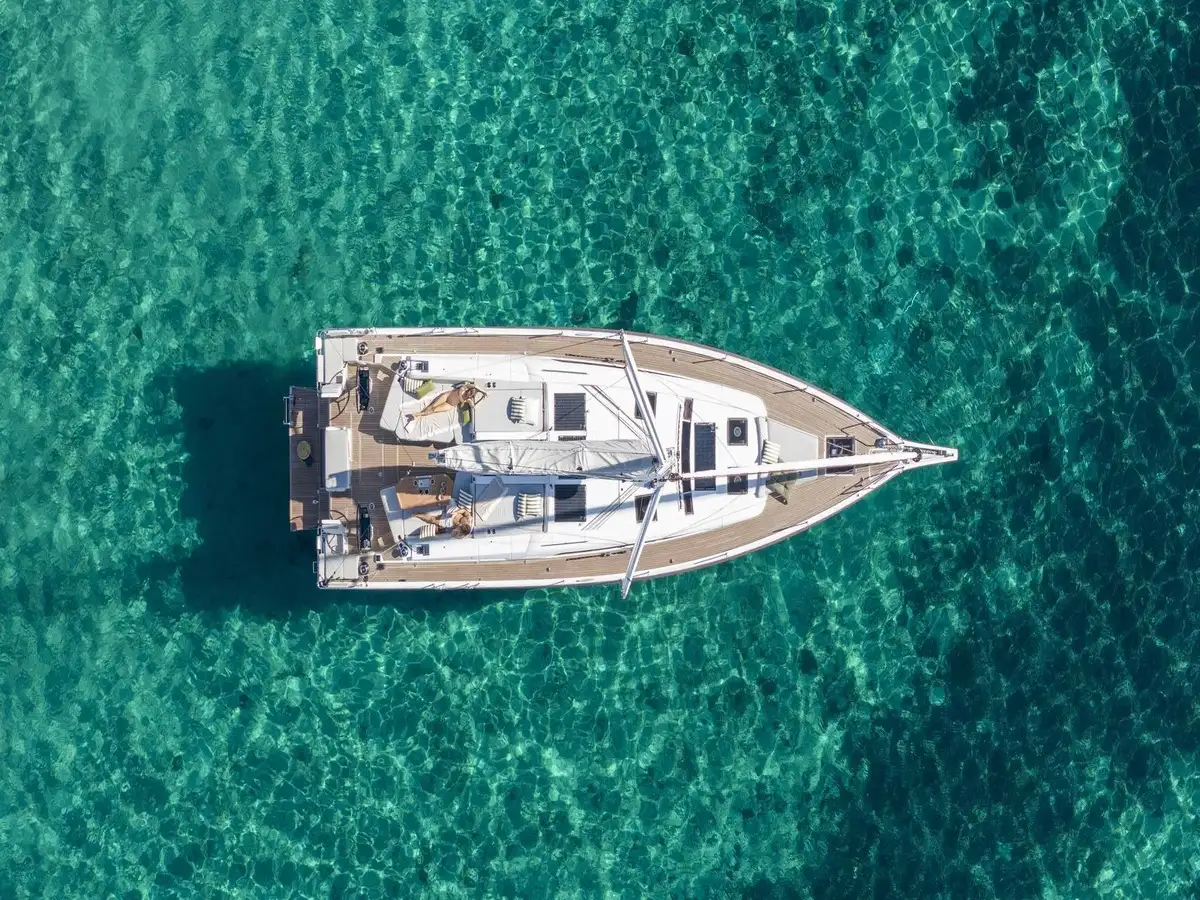 OCEANIS 52