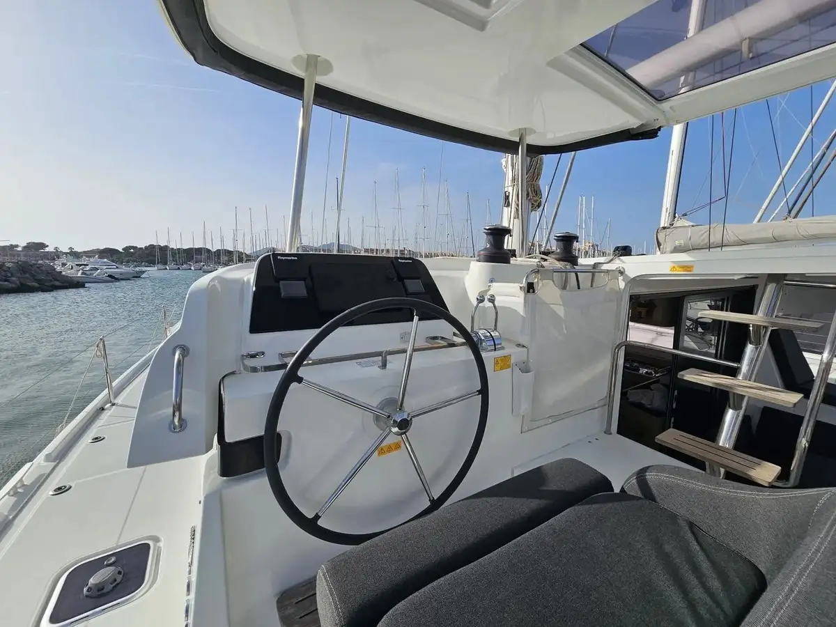Lagoon 42