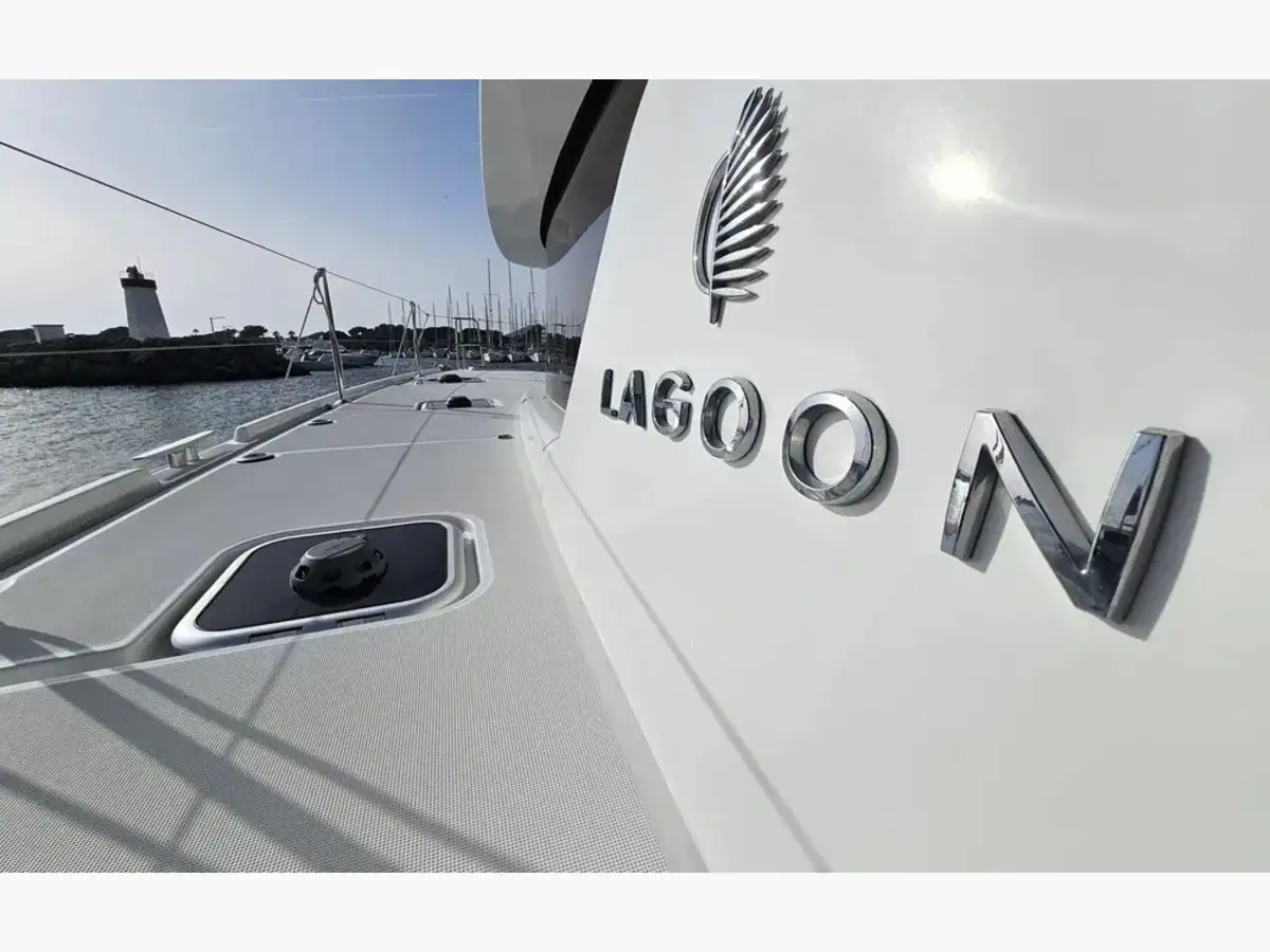 Lagoon 42