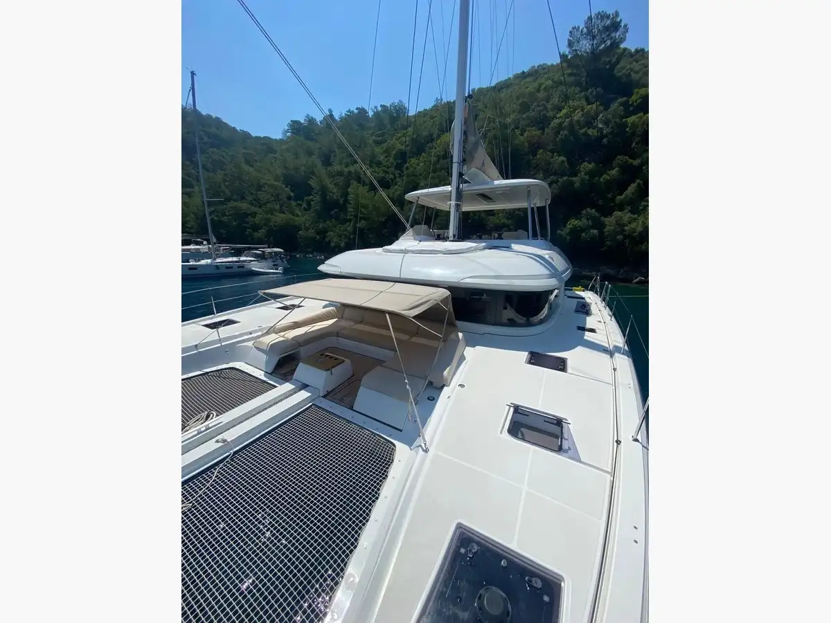 Lagoon 55
