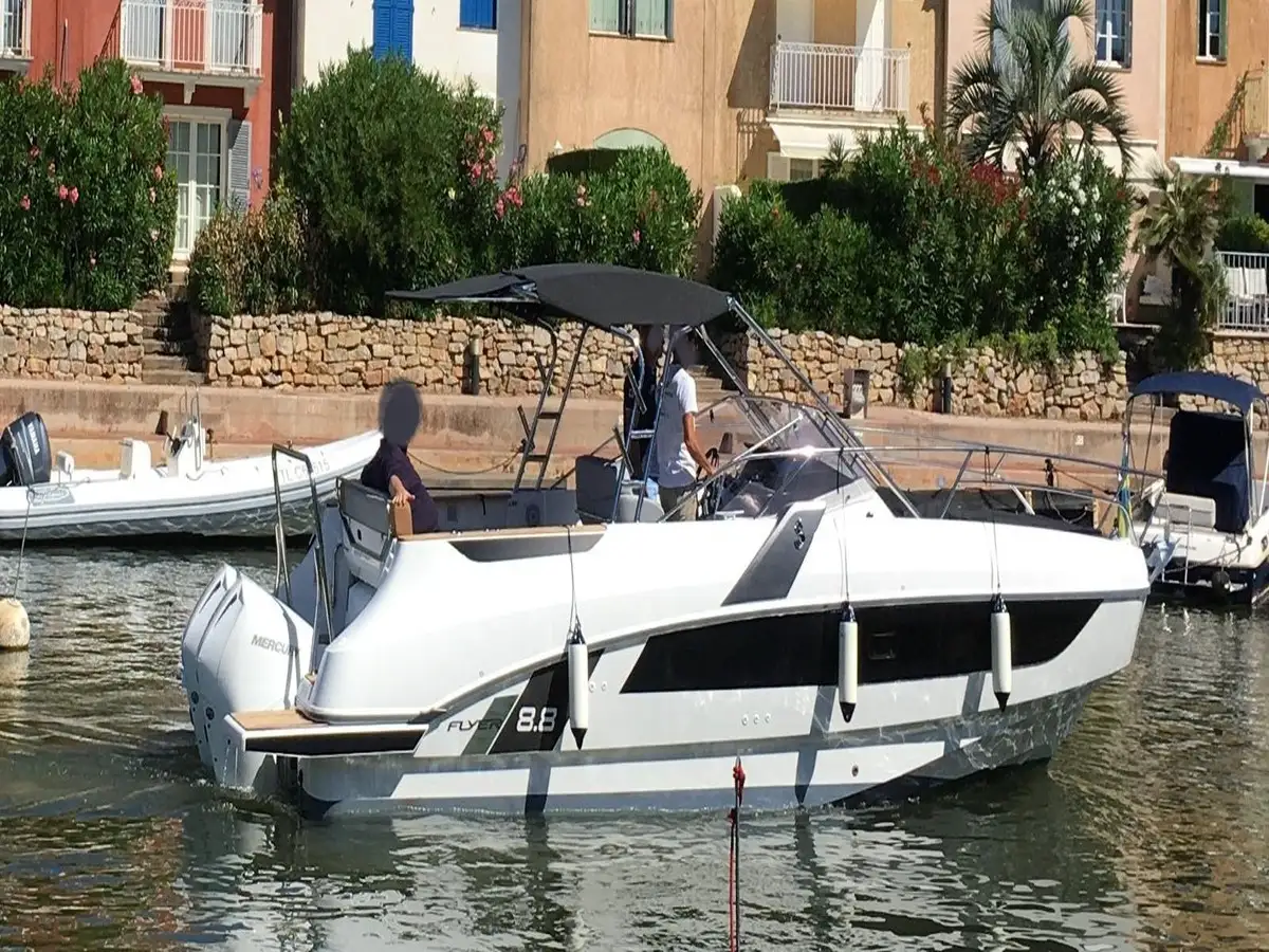 FLYER 8.8 sundeck