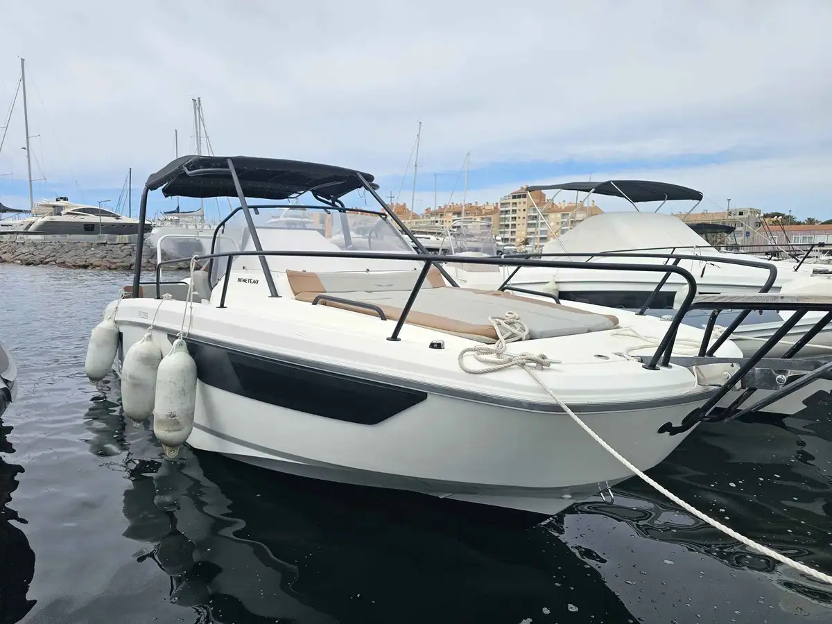 FLYER 8 SUNDECK