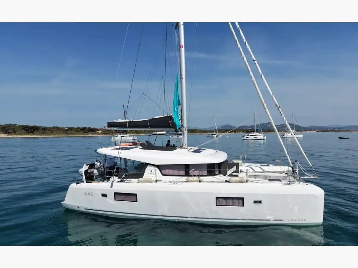 Lagoon 42