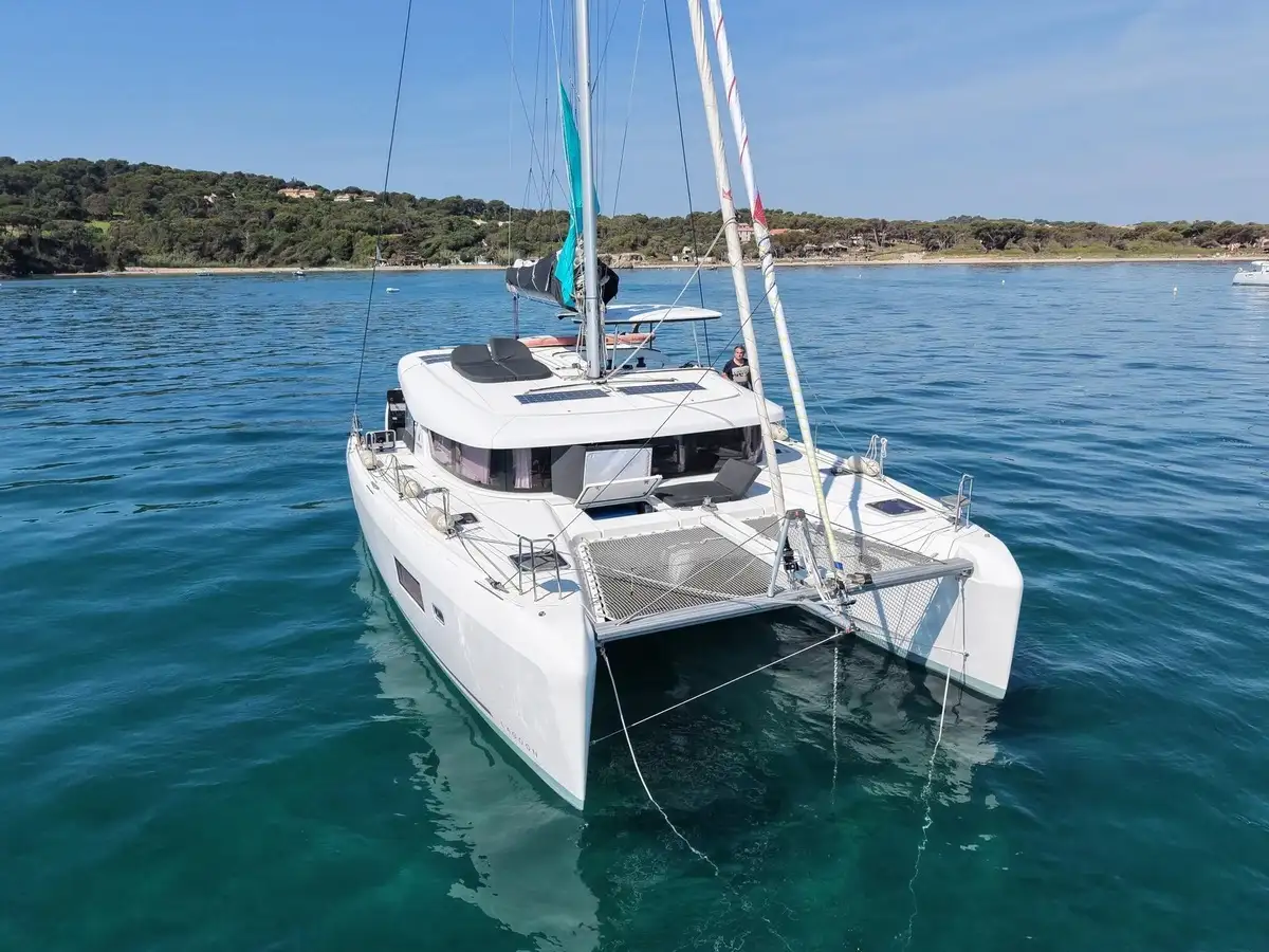 Lagoon 42