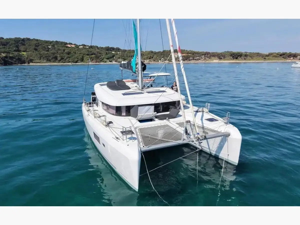 Lagoon 42