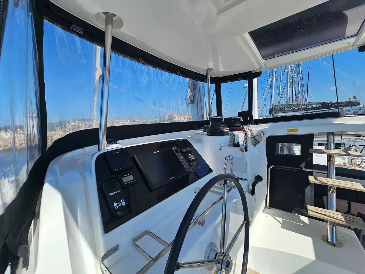 Lagoon 42